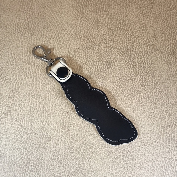 Click and Go Hocus Pocus Sanderson sister key fob - Picture 2 of 2